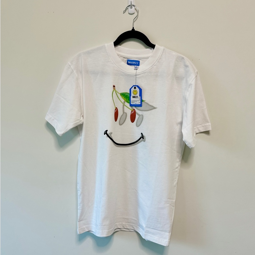 Market - Smiley T-Shirt  sz. Small